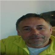 Laureato in disegno industriale, attivo nel settore automotive come consulente esterno, da lezioni di modellazione alias e stampa 3d